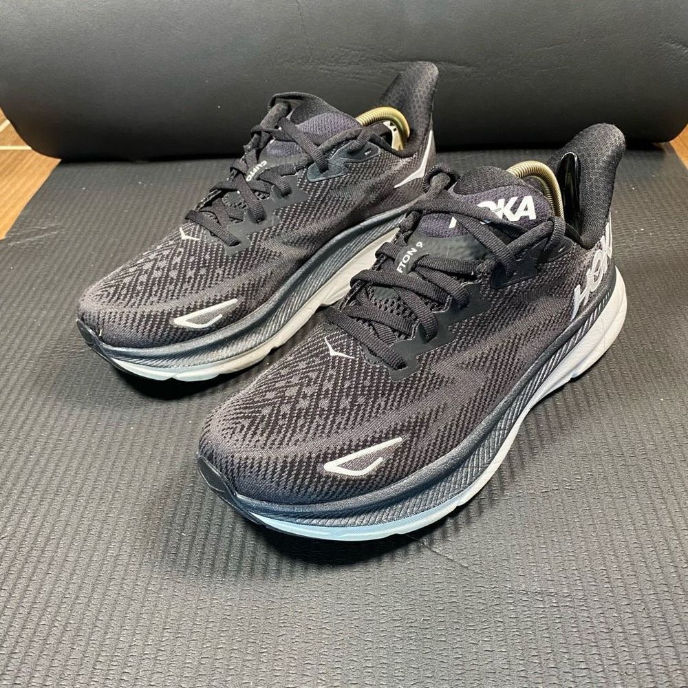 HOKA ONE ONE CLIFTON 9 - Men’s Running Shoes - SIZE 8D